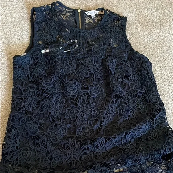 Lace Sleeveless Blouse - Picture 4 of 4